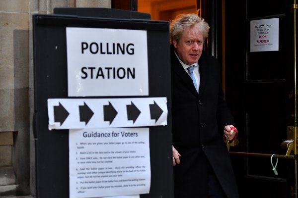 Boris Johnson sandık başında 