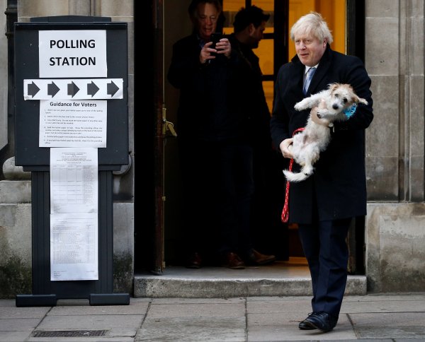 Boris Johnson sandık başında 