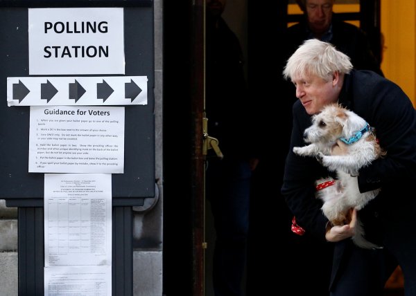 Boris Johnson sandık başında 